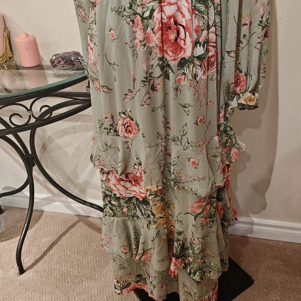 Vila tiered maxi summer vacation dress in garden floral - Picture 9 of 14
